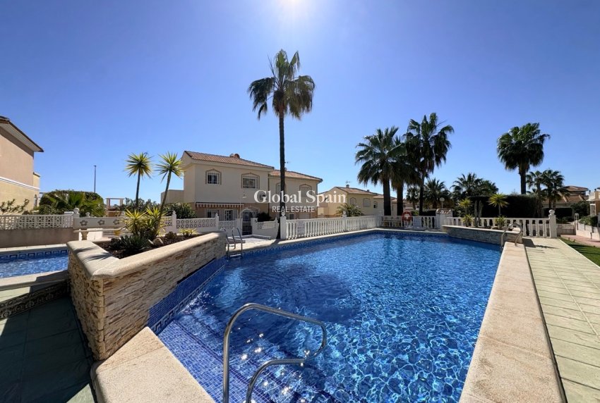 Resale - HOUSE -
ROJALES - Inland