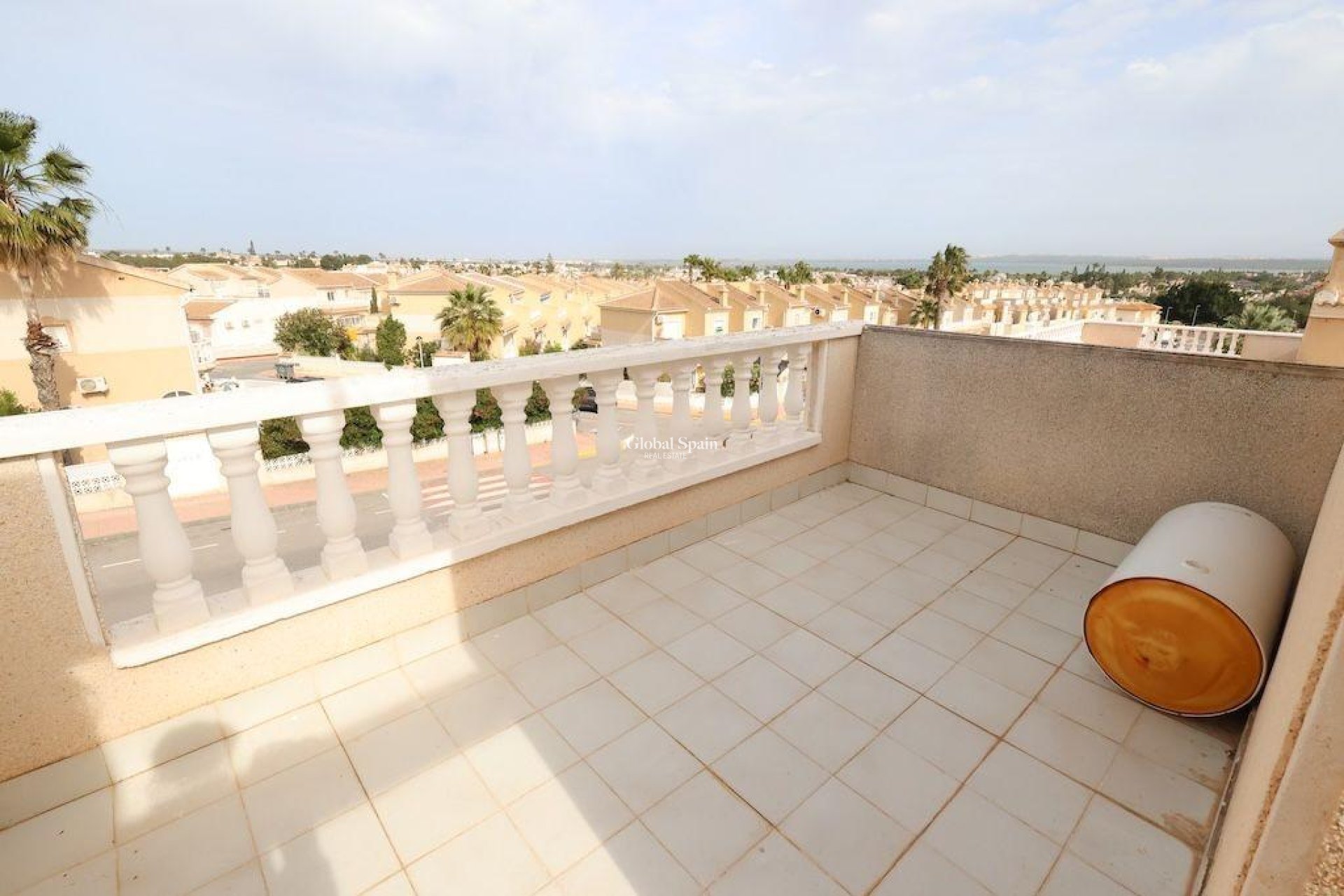 Resale - HOUSE -
ROJALES - Inland