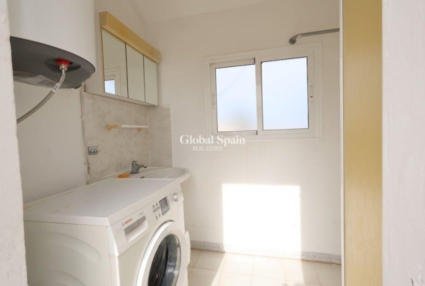 Resale - HOUSE -
ROJALES - Inland
