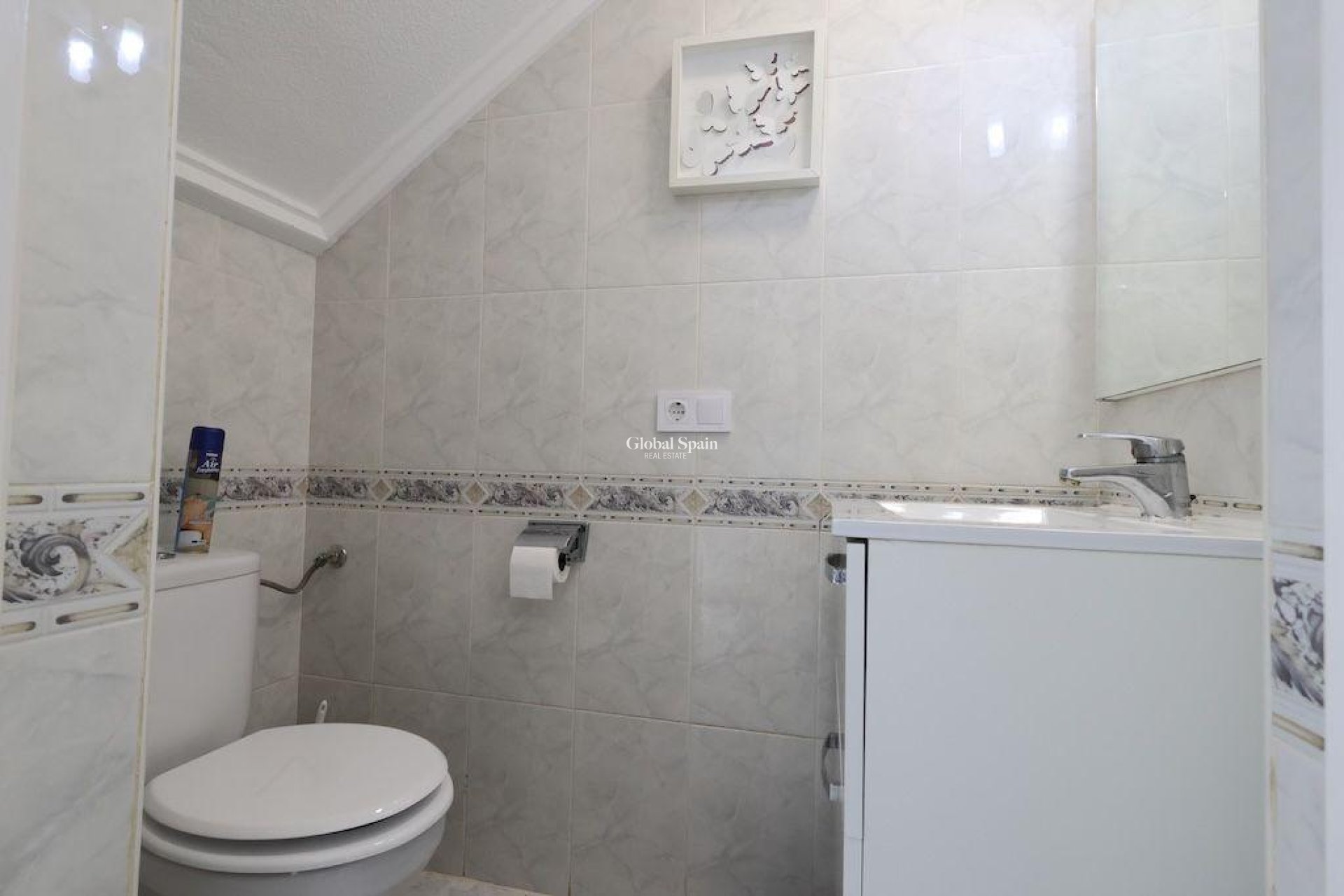 Resale - HOUSE -
ROJALES - Inland