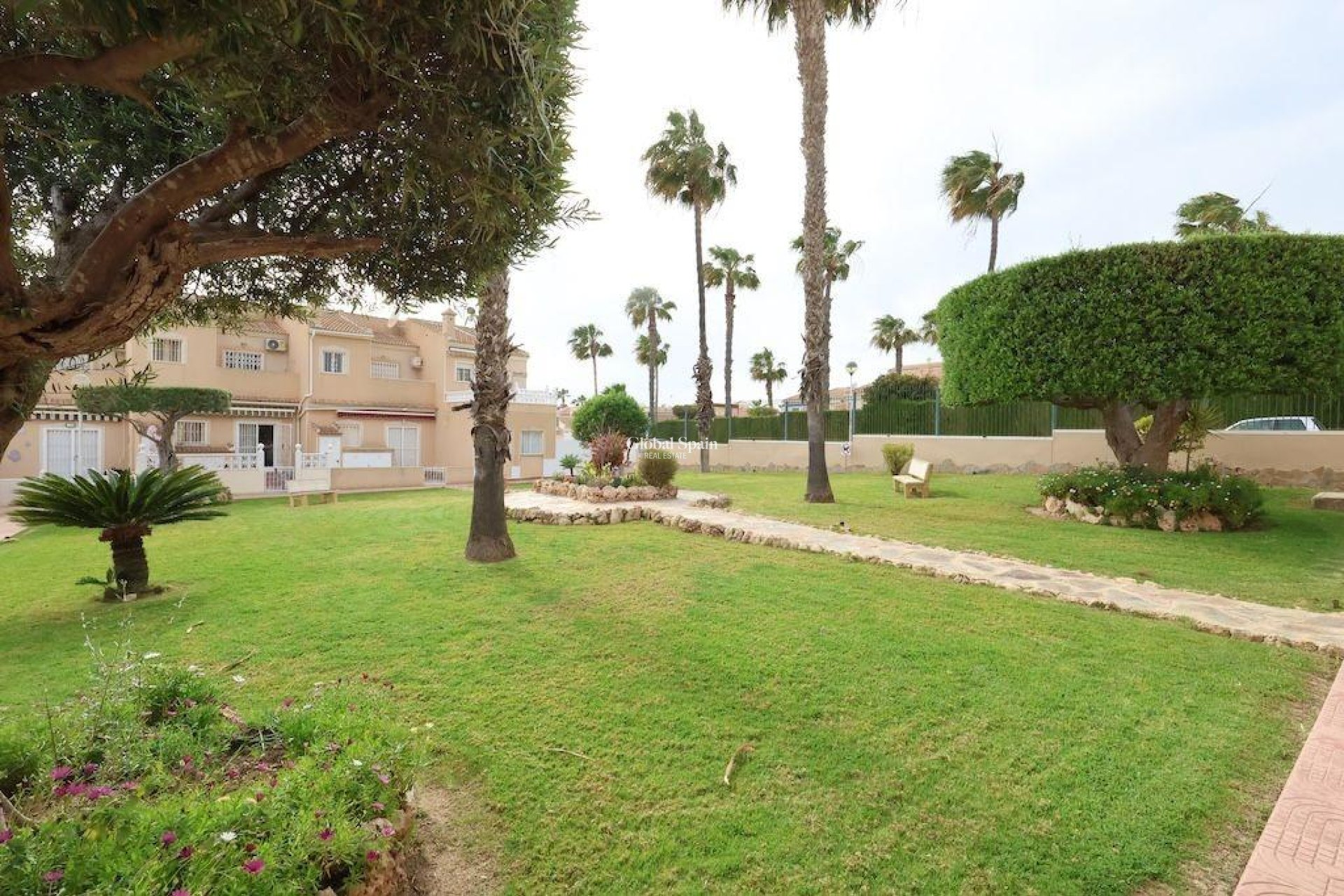 Resale - HOUSE -
ROJALES - Inland