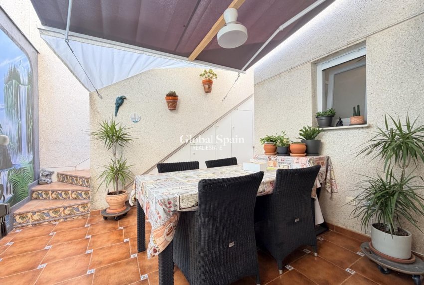 Resale - HOUSE -
ROJALES - Inland
