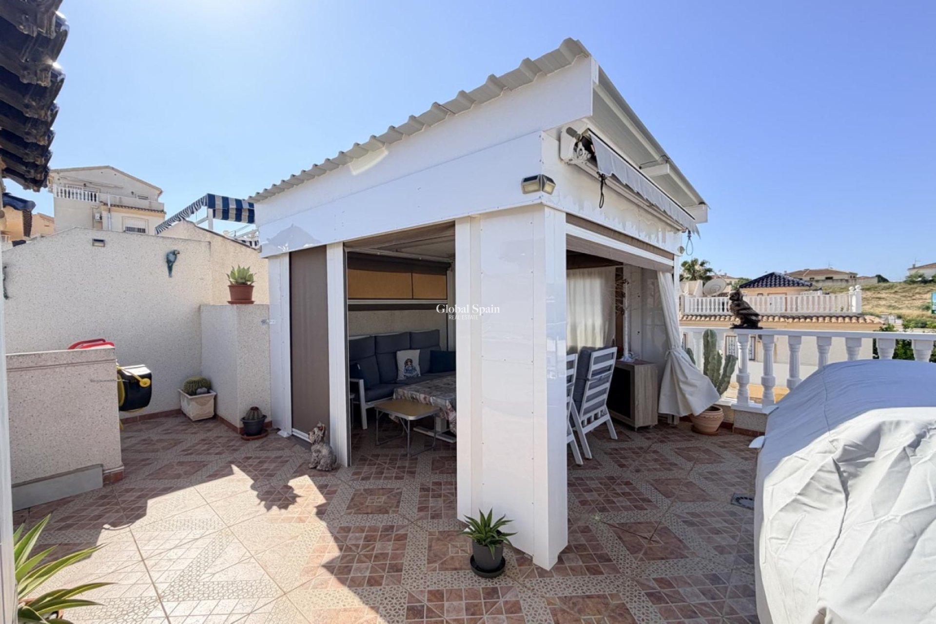 Resale - HOUSE -
ROJALES - Inland