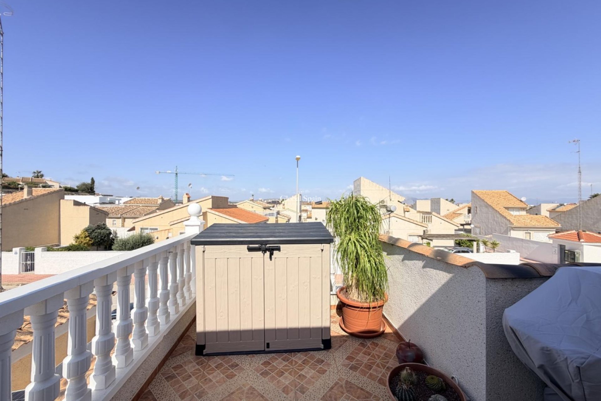 Resale - HOUSE -
ROJALES - Inland