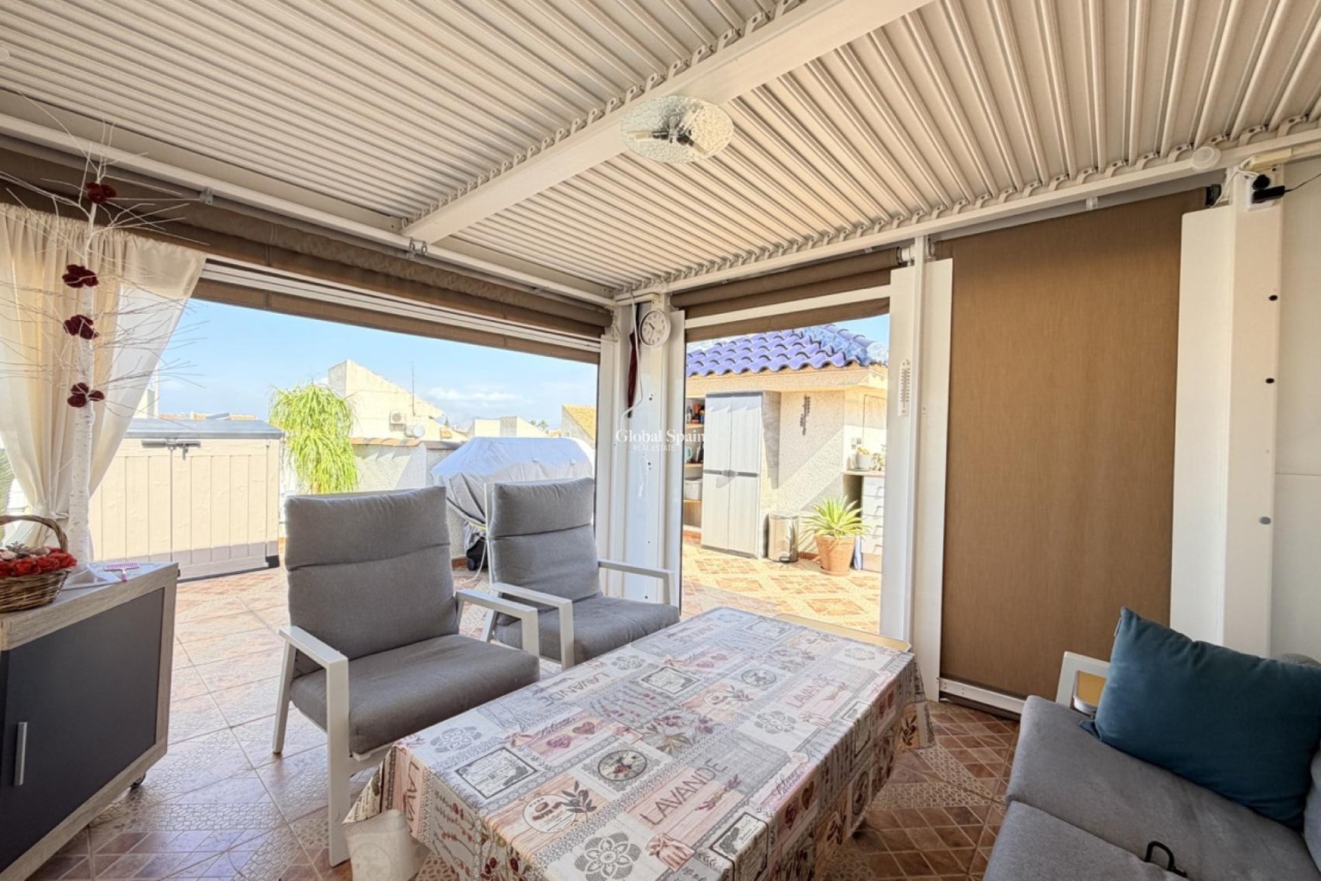 Resale - HOUSE -
ROJALES - Inland