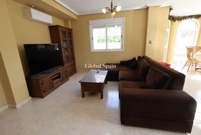 Resale - HOUSE -
ROJALES - Inland