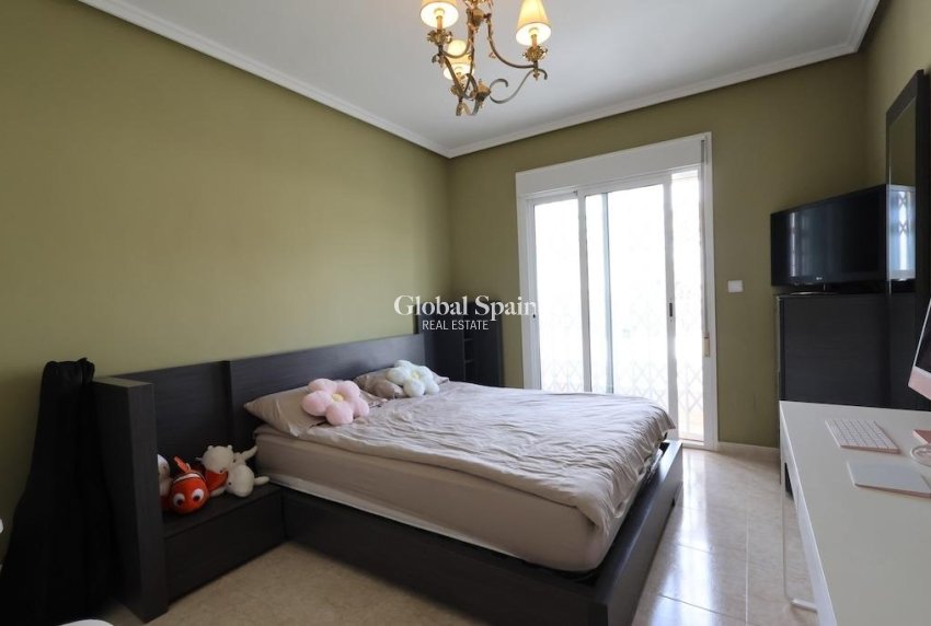 Resale - HOUSE -
ROJALES - Inland