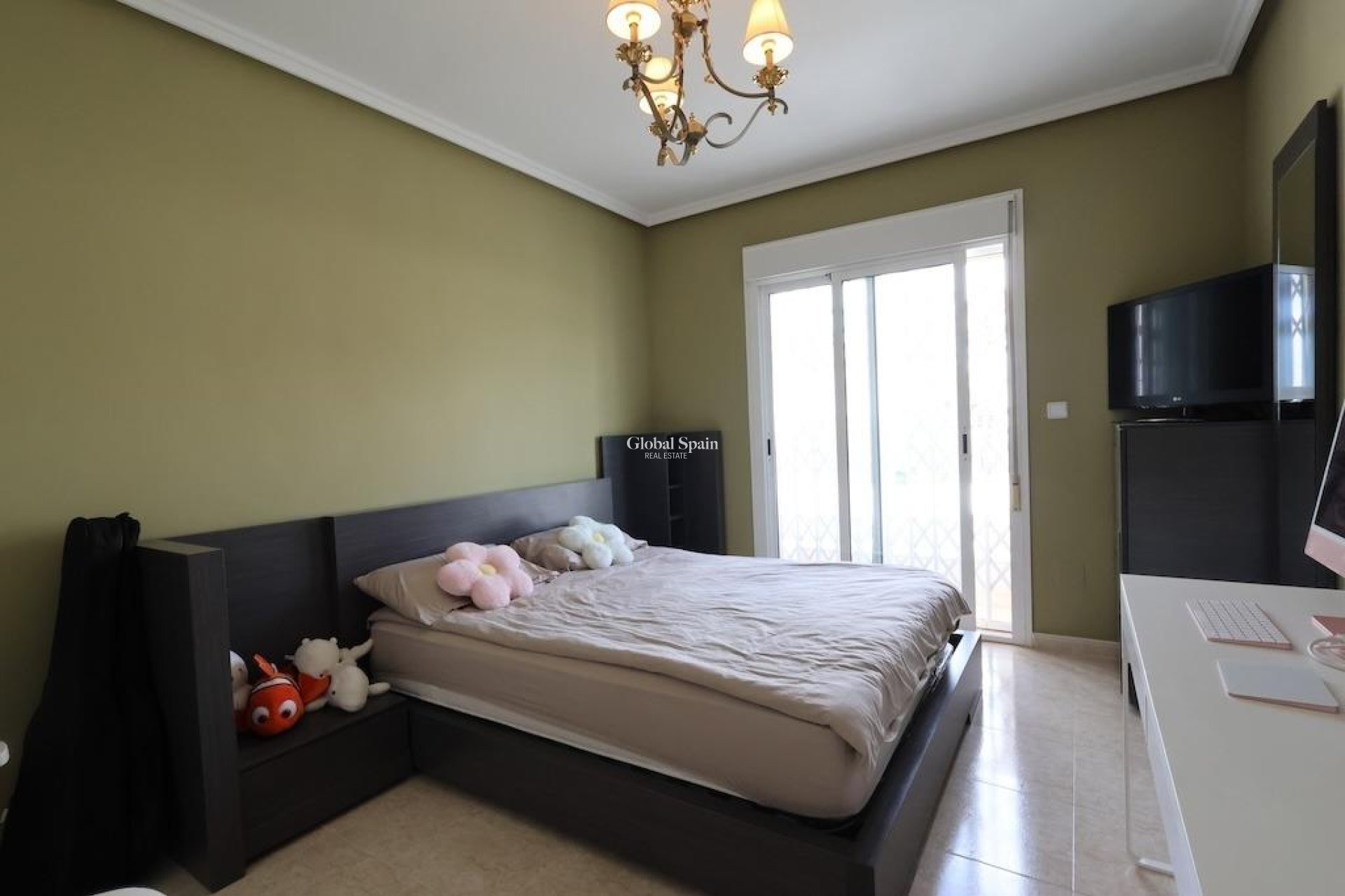 Resale - HOUSE -
ROJALES - Inland