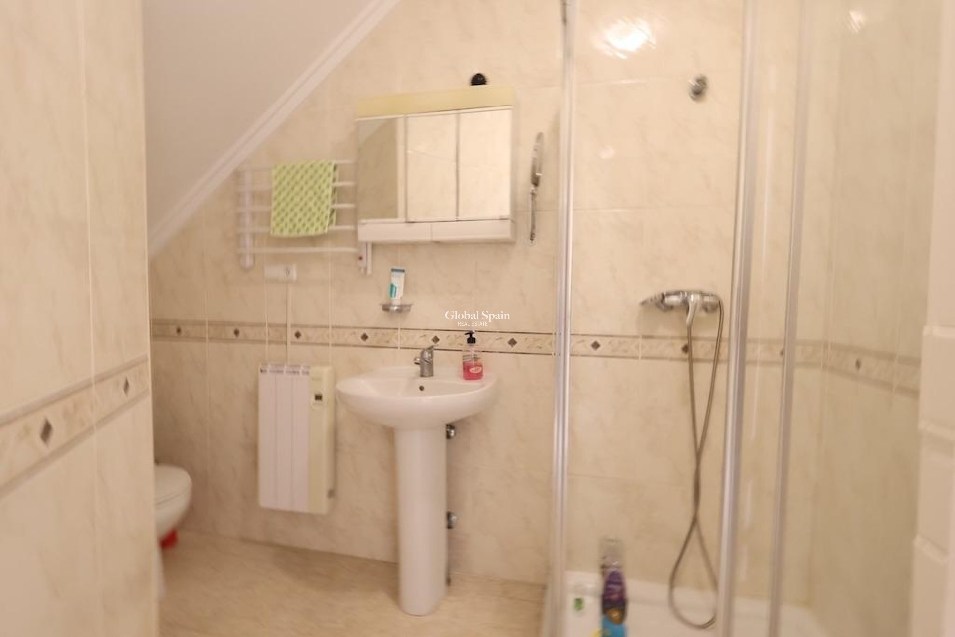 Resale - HOUSE -
ROJALES - Inland