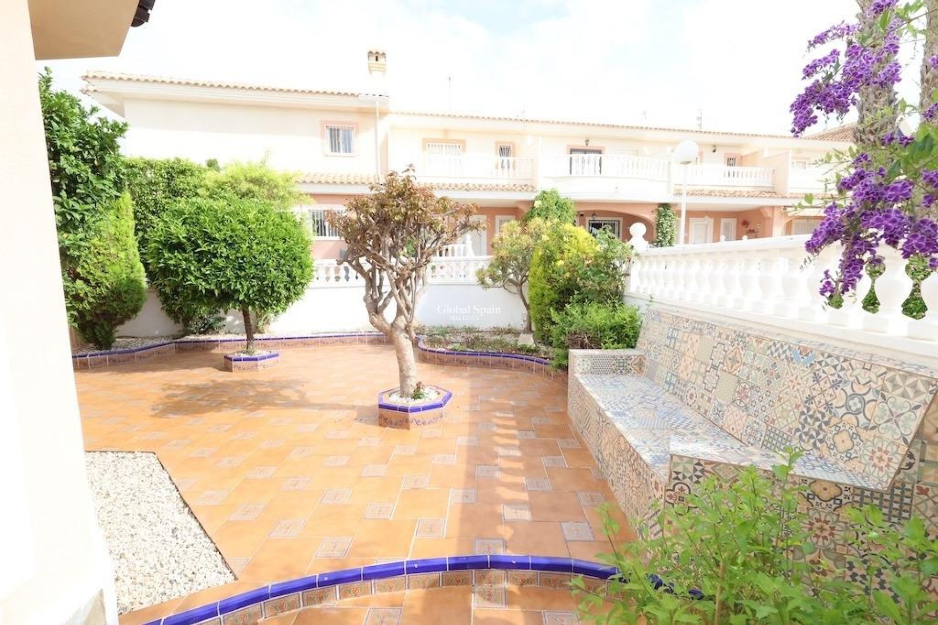 Resale - HOUSE -
ROJALES - Inland