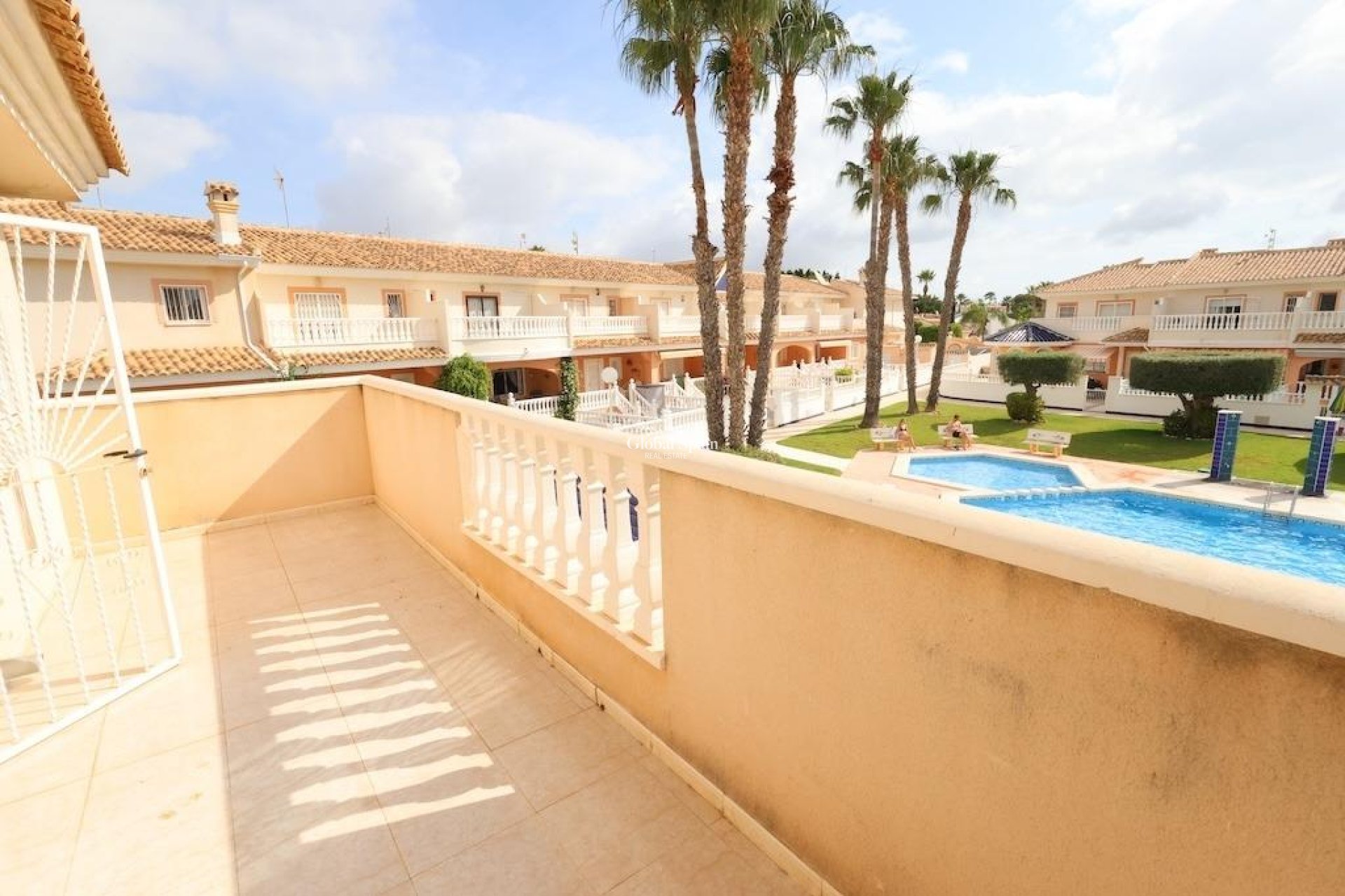 Resale - HOUSE -
ROJALES - Inland
