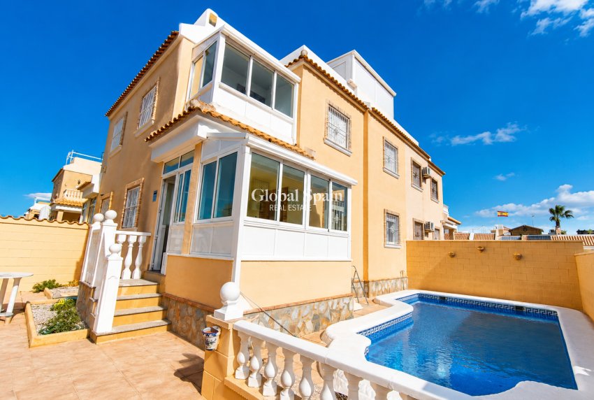 Resale - HOUSE -
ROJALES - Inland