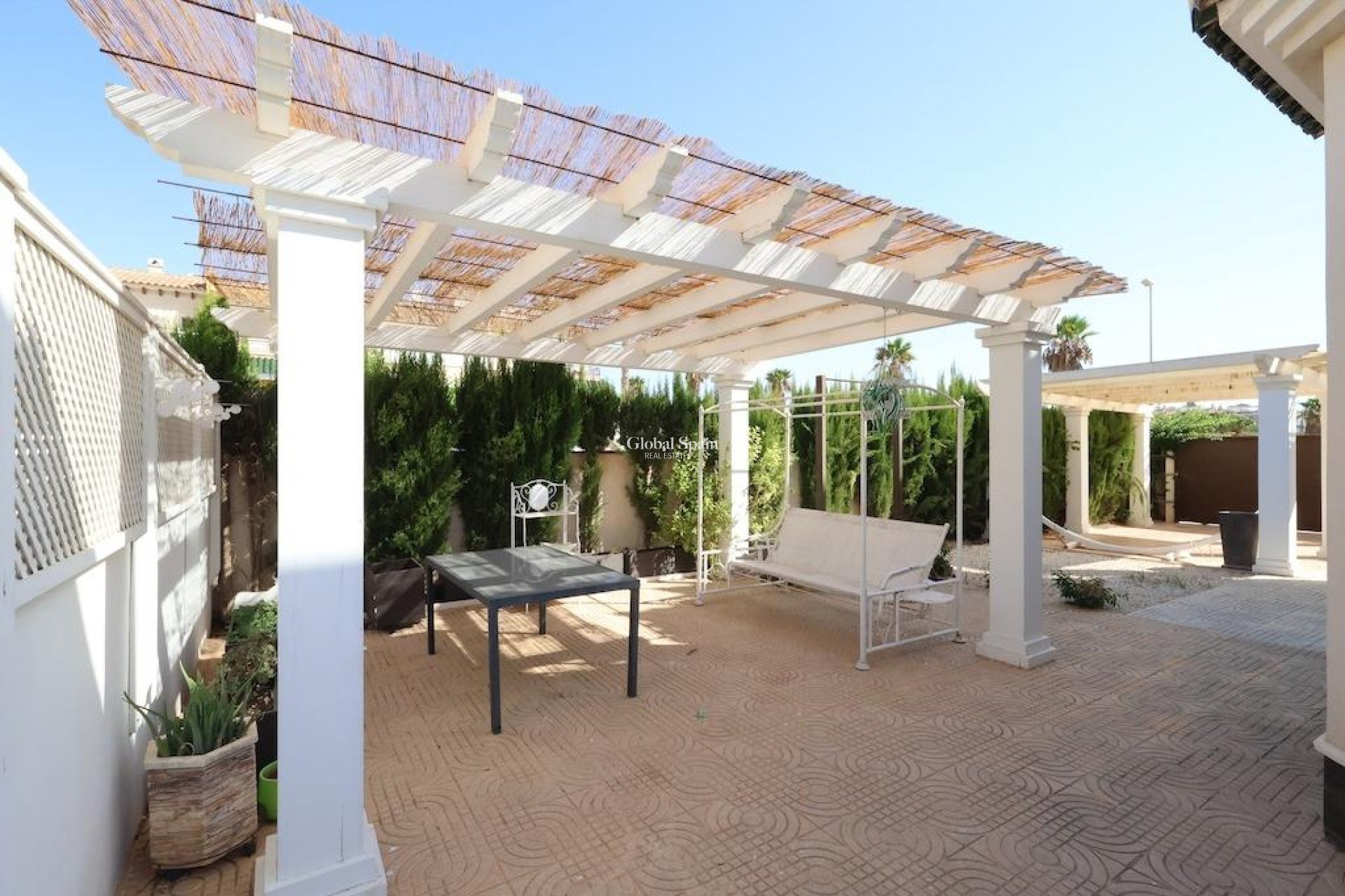 Resale - HOUSE -
ROJALES - Inland