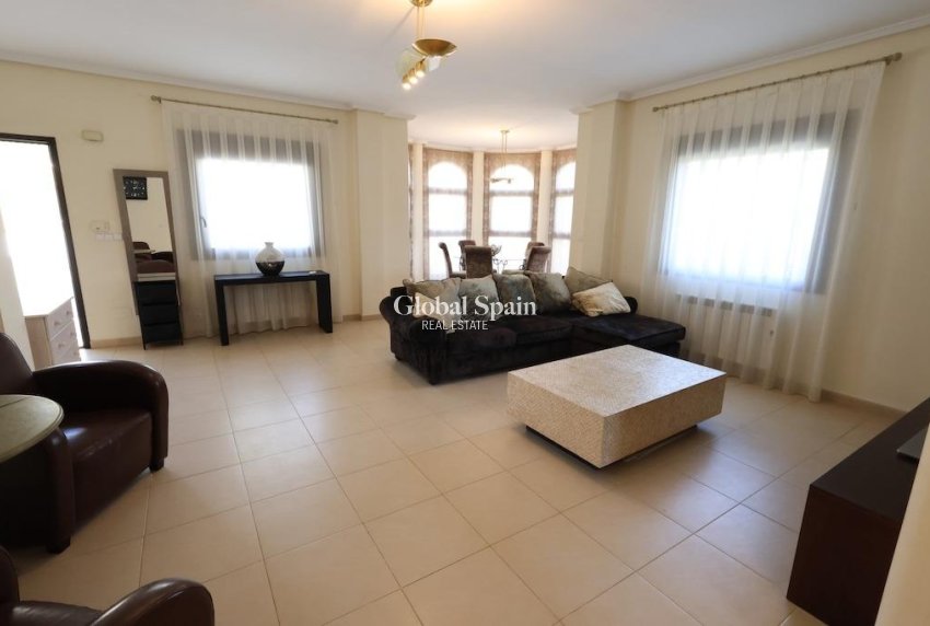 Resale - HOUSE -
ROJALES - Inland