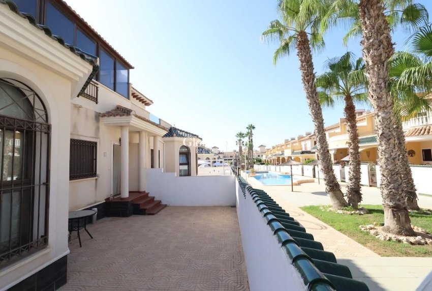 Resale - HOUSE -
ROJALES - Inland