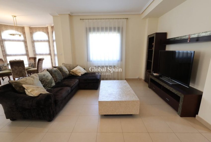 Resale - HOUSE -
ROJALES - Inland