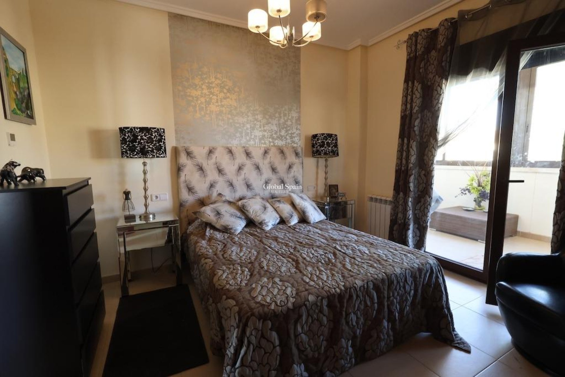 Resale - HOUSE -
ROJALES - Inland