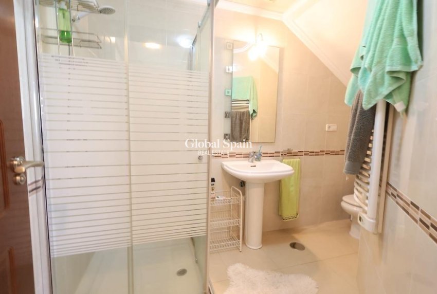 Resale - HOUSE -
ROJALES - Inland
