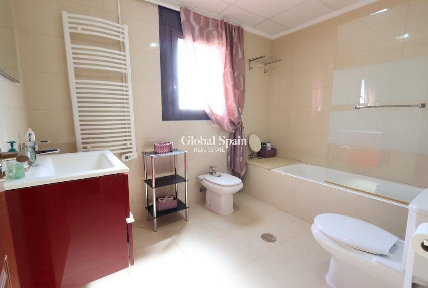 Resale - HOUSE -
ROJALES - Inland