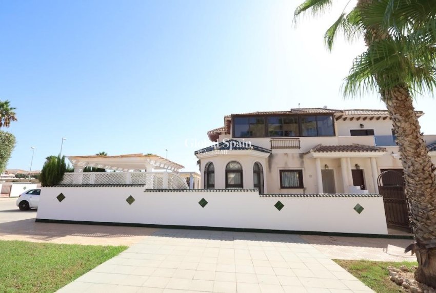 Resale - HOUSE -
ROJALES - Inland