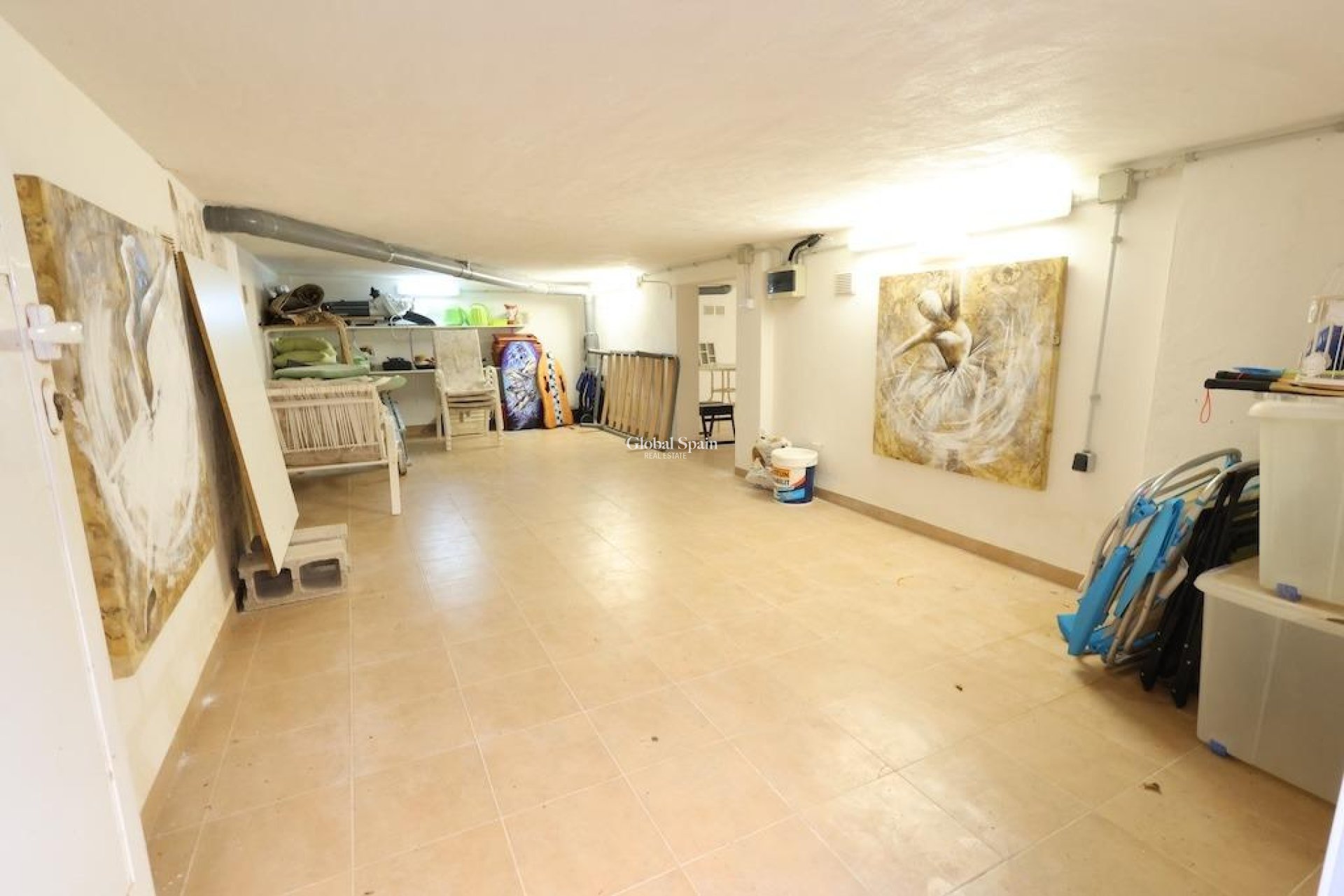 Resale - HOUSE -
ROJALES - Inland