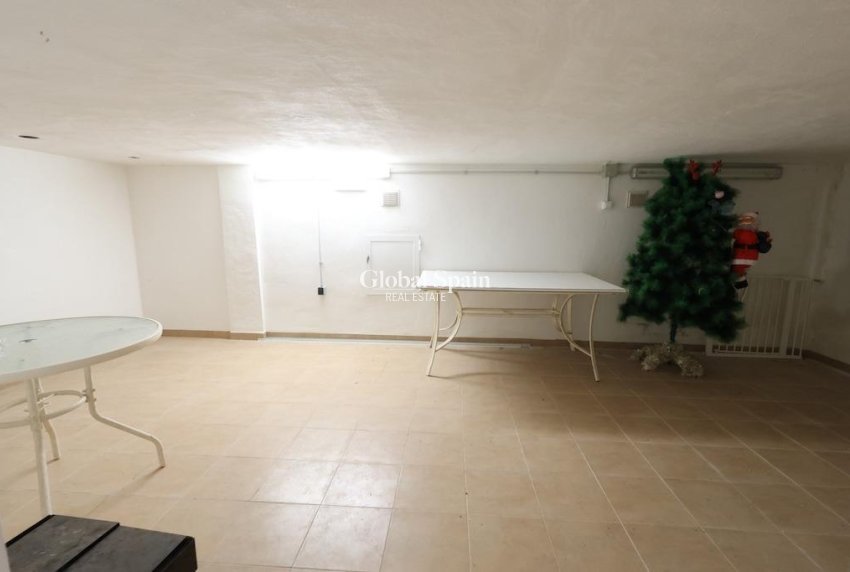 Resale - HOUSE -
ROJALES - Inland