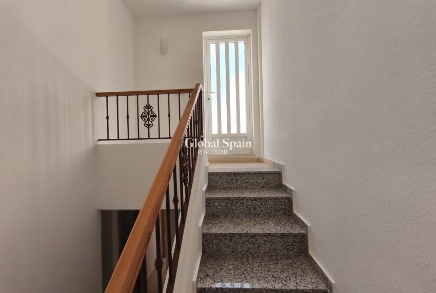 Resale - HOUSE -
ROJALES - Inland