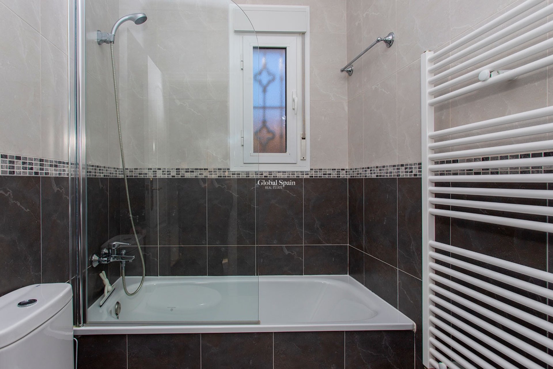 Resale - HOUSE -
ROJALES - Pueblo