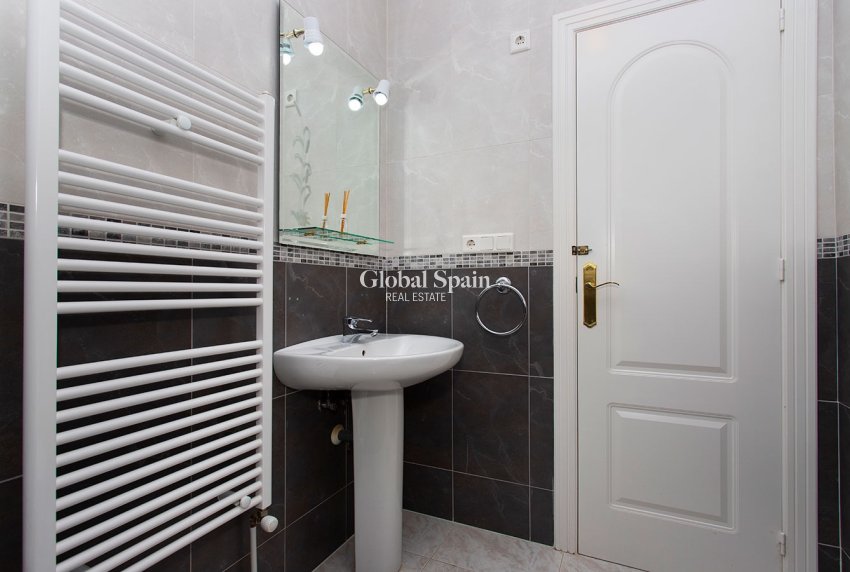 Resale - HOUSE -
ROJALES - Pueblo