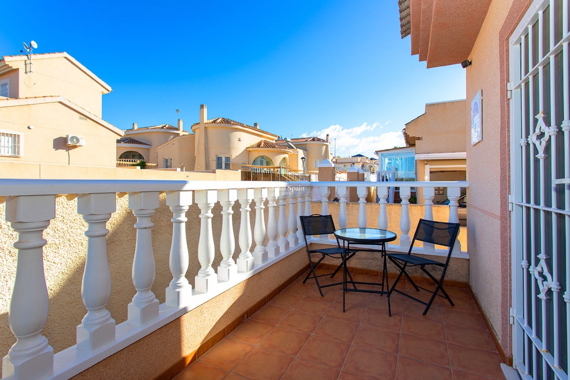 Resale - HOUSE -
ROJALES - Pueblo