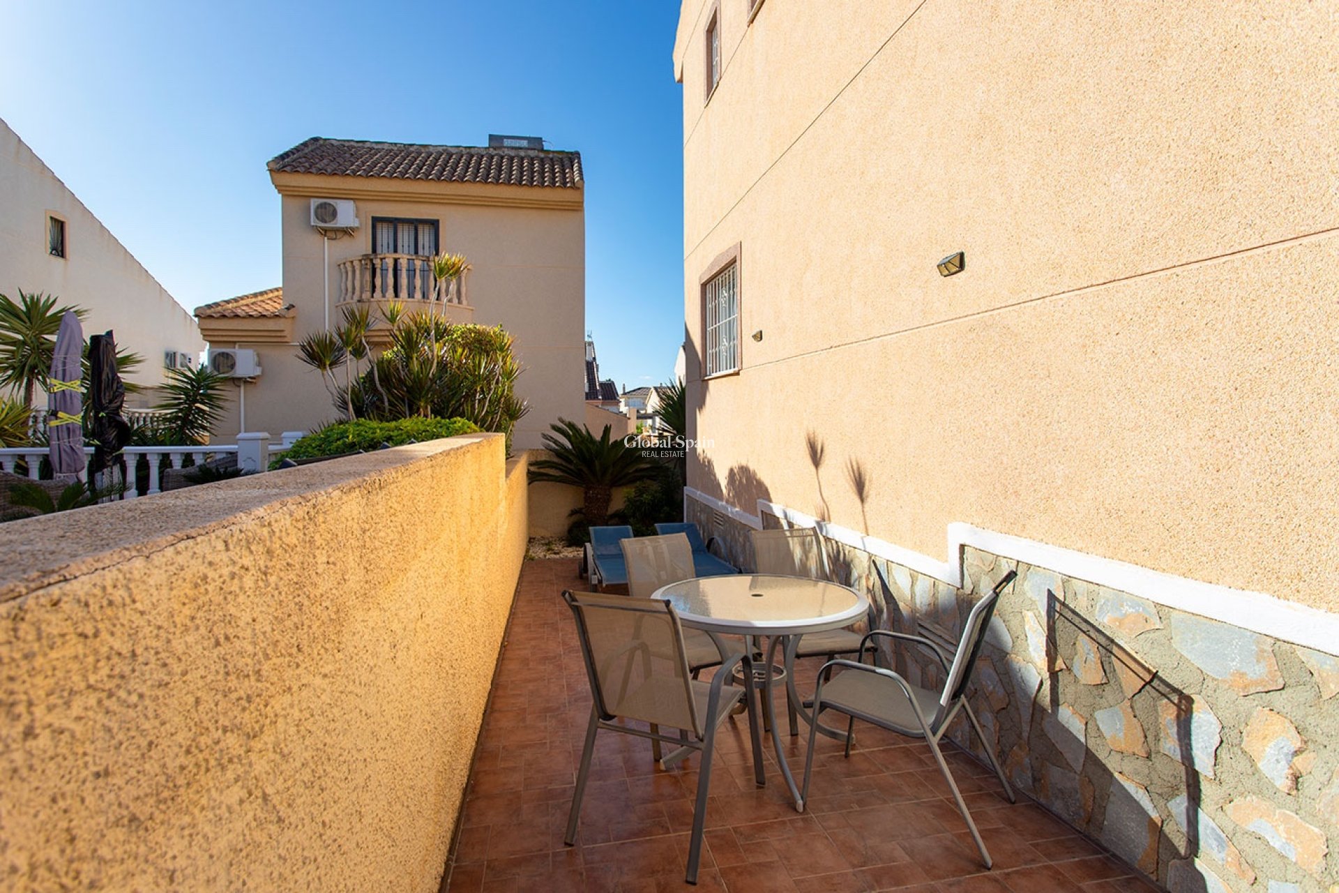 Resale - HOUSE -
ROJALES - Pueblo