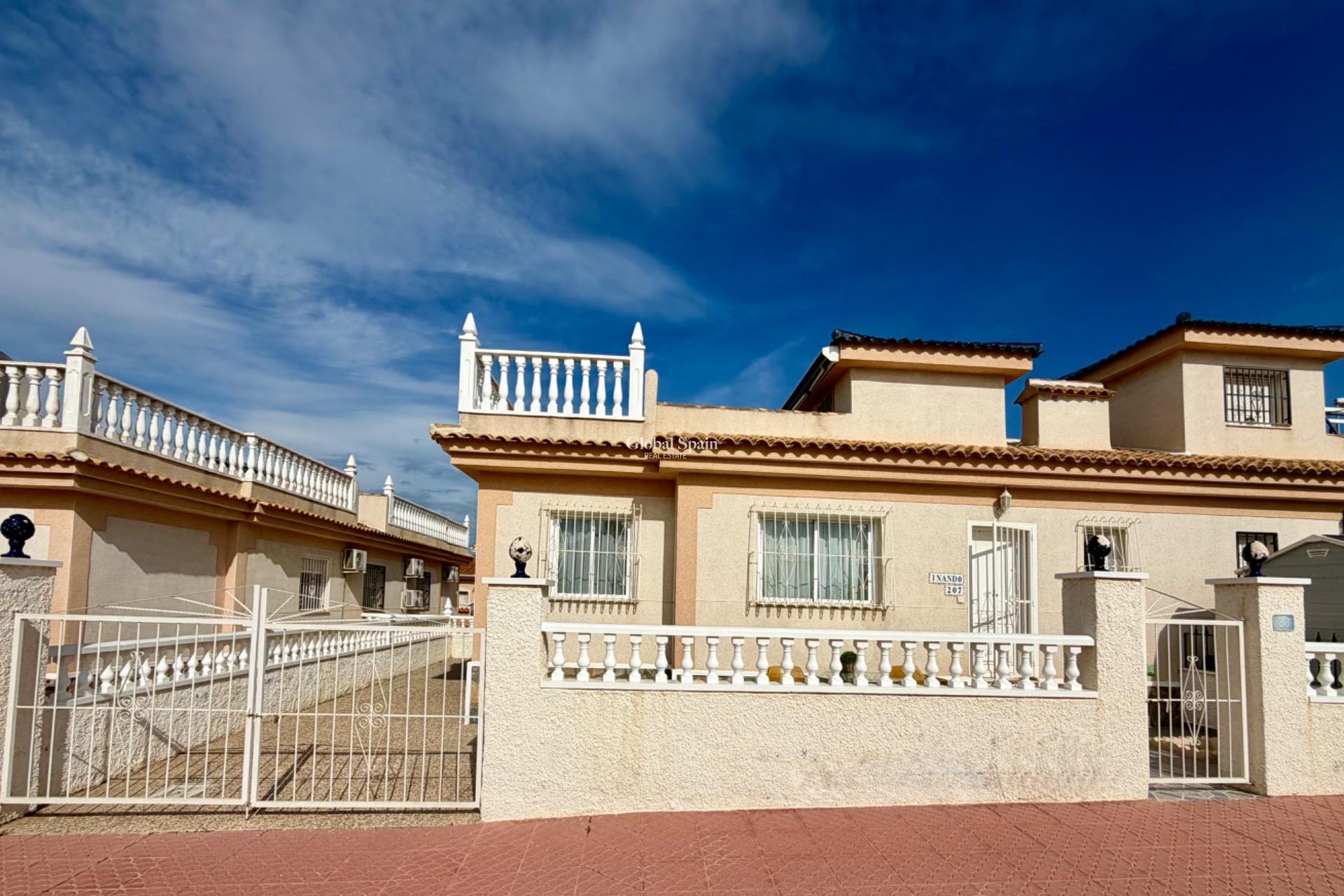 Resale - HOUSE -
ROJALES - Pueblo