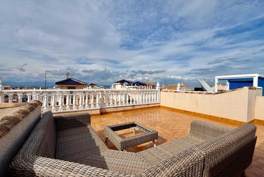 Resale - HOUSE -
ROJALES - Pueblo