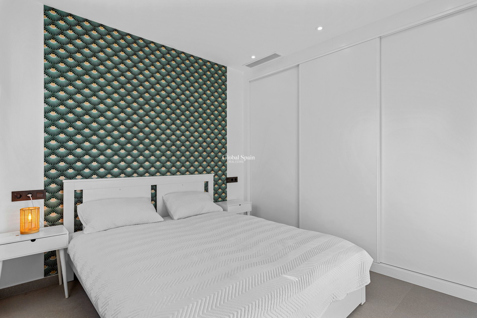 Resale - HOUSE -
ROJALES - Town