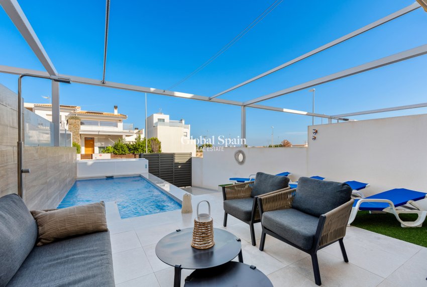 Resale - HOUSE -
ROJALES - Town