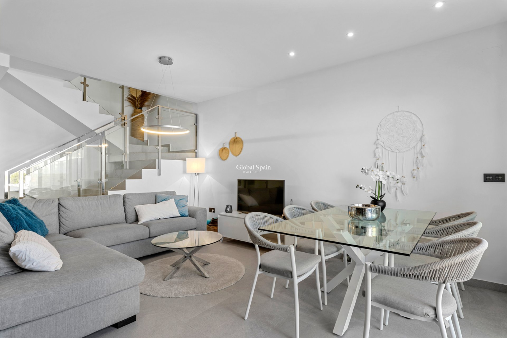 Resale - HOUSE -
ROJALES - Town