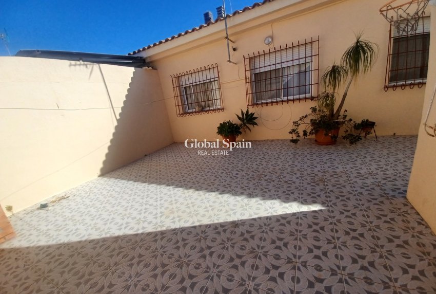 Resale - HOUSE -
ROLDÁN - Inland