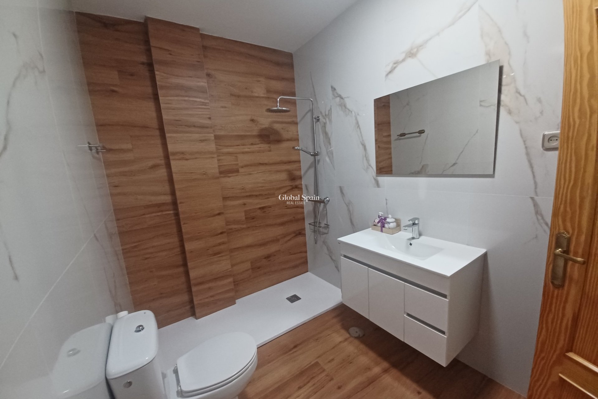 Resale - HOUSE -
ROLDÁN - Inland