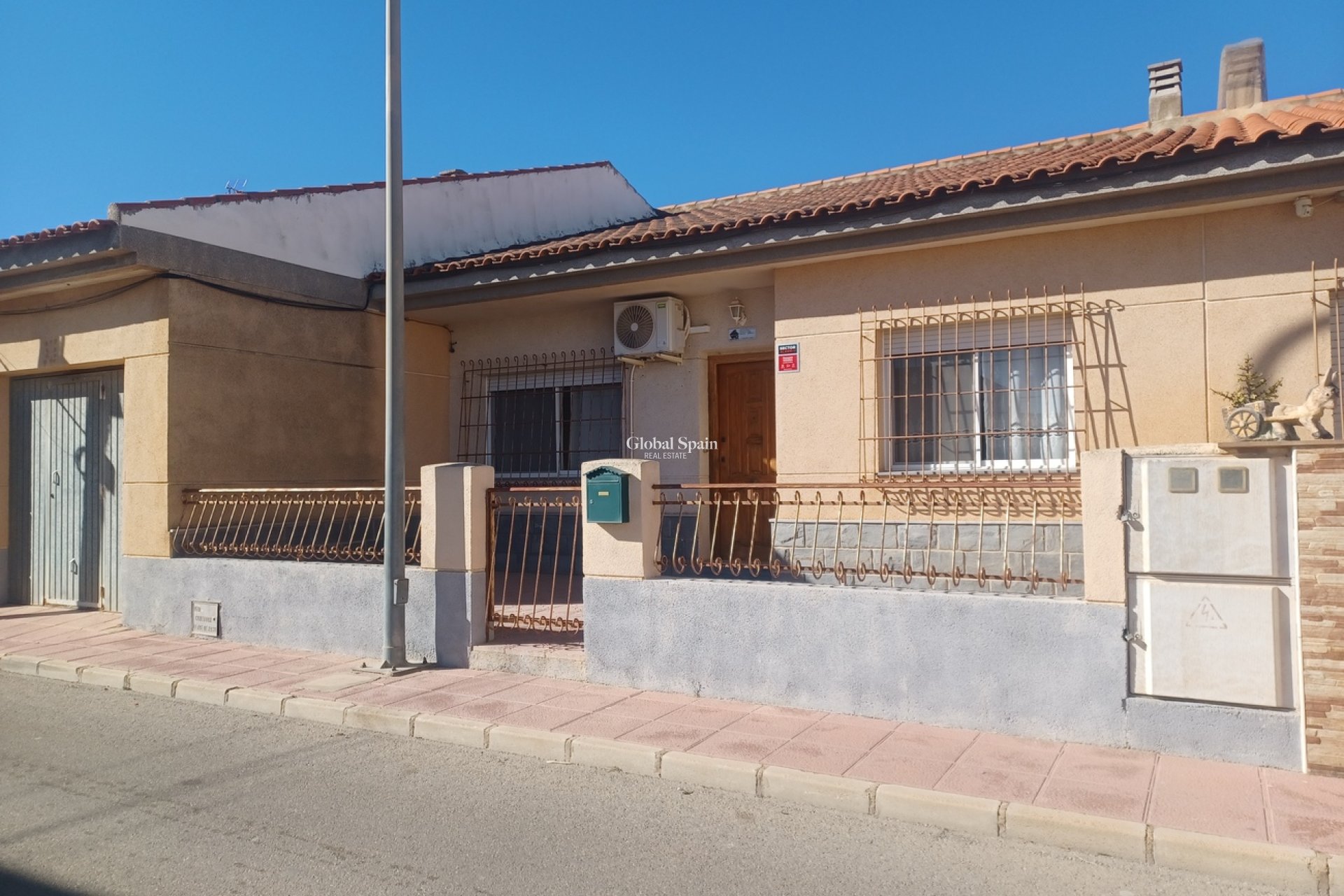Resale - HOUSE -
ROLDÁN - Inland