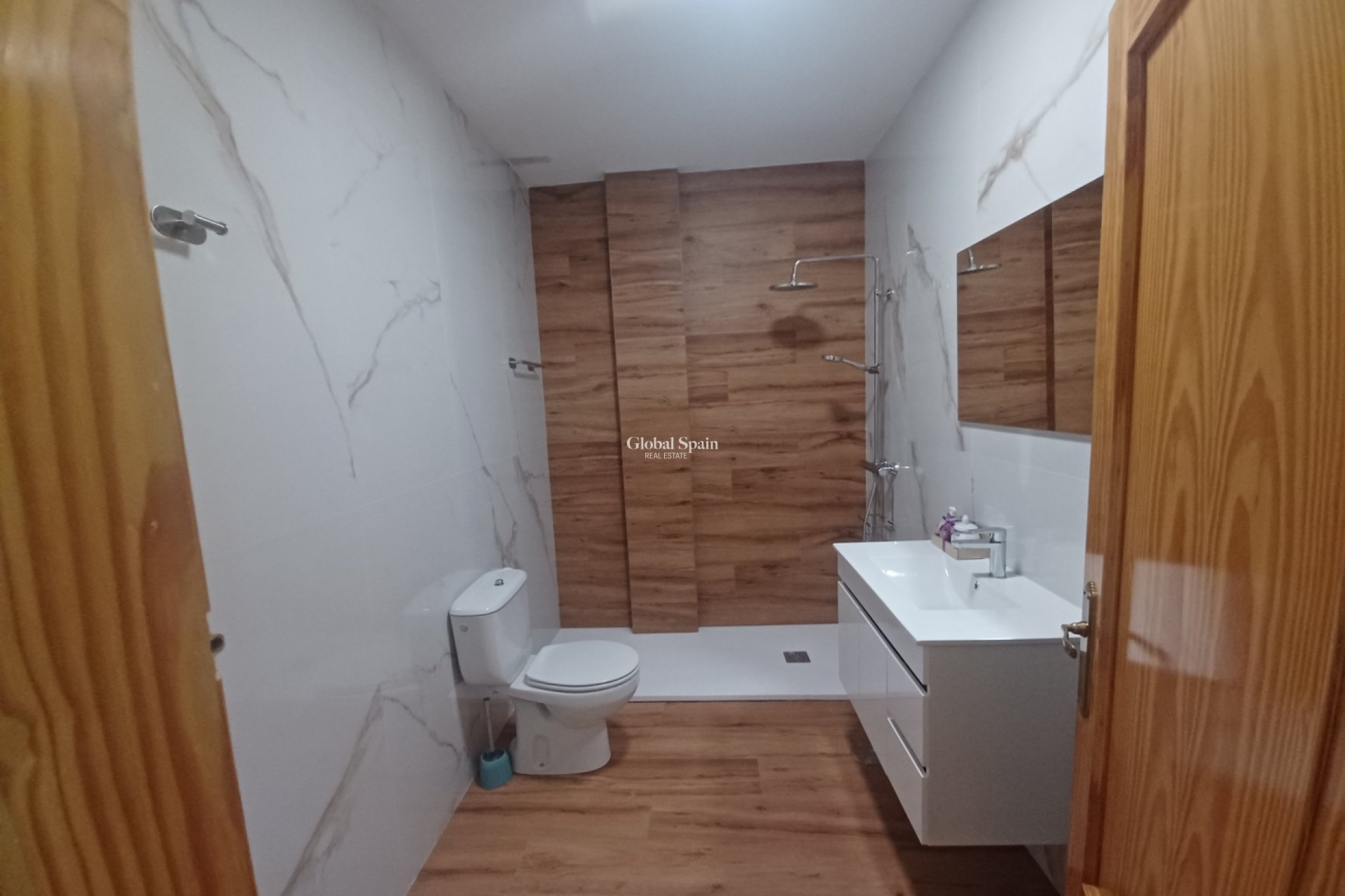 Resale - HOUSE -
ROLDÁN - Inland