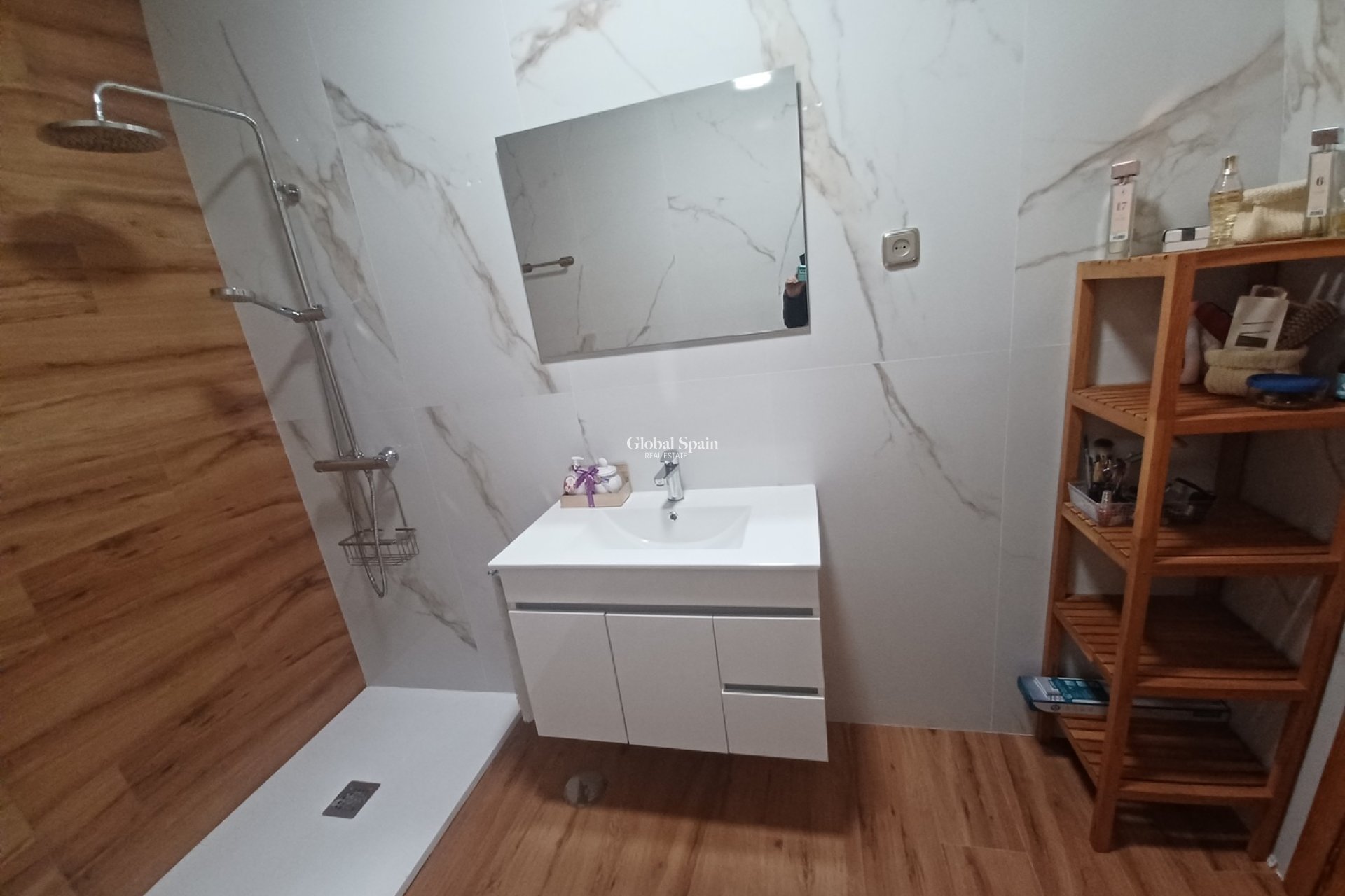 Resale - HOUSE -
ROLDÁN - Inland