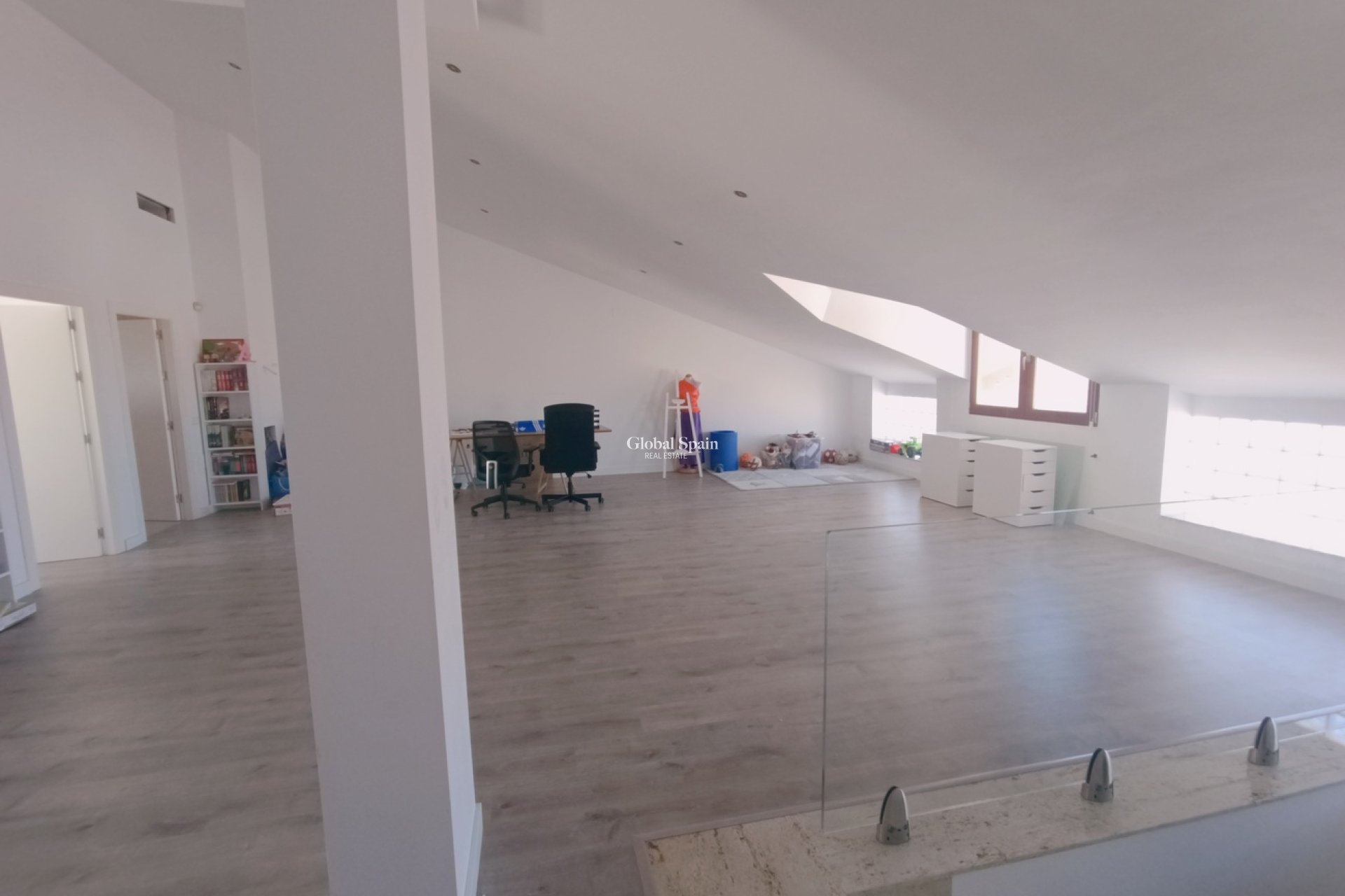 Resale - HOUSE -
ROLDÁN - Inland