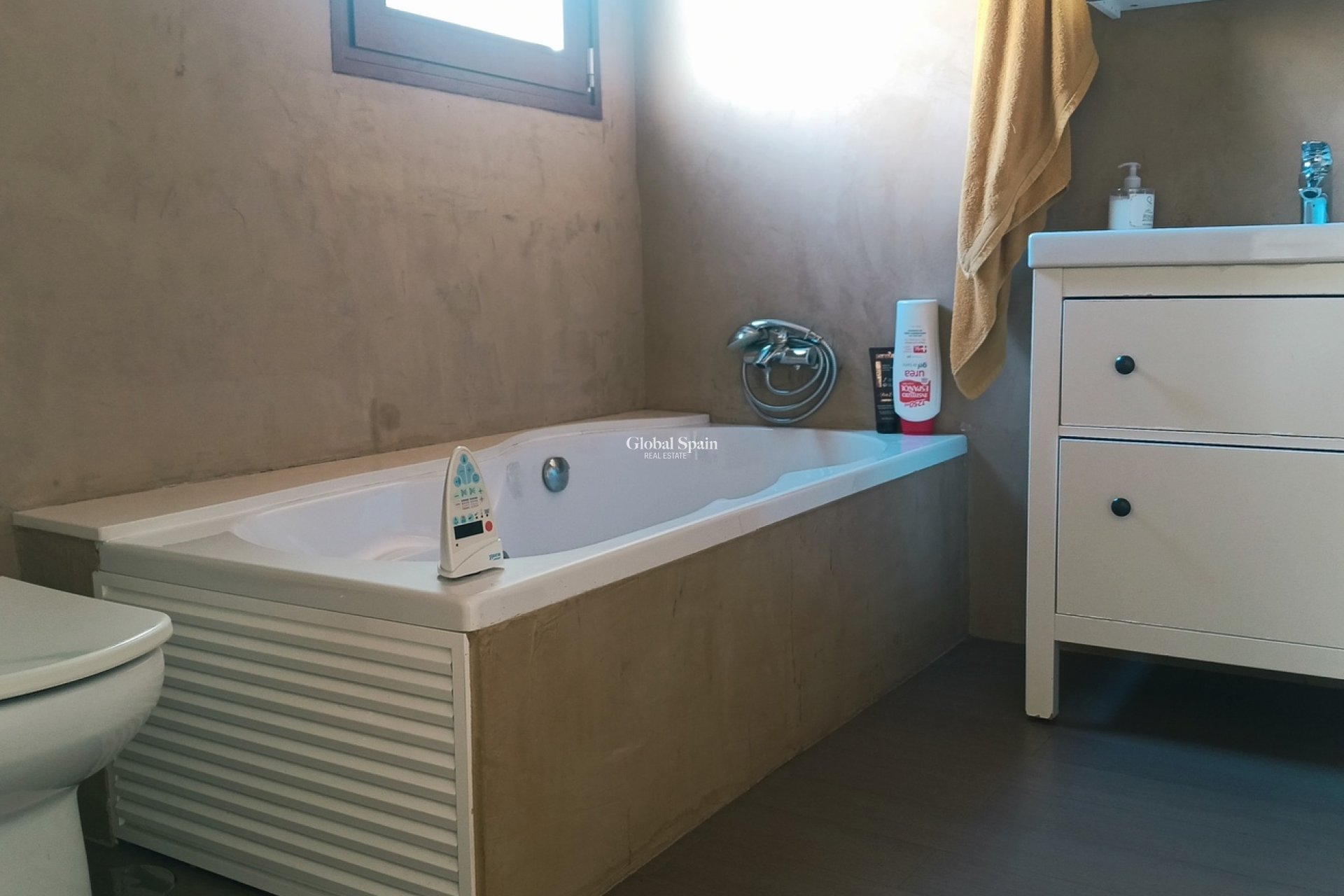 Resale - HOUSE -
ROLDÁN - Inland