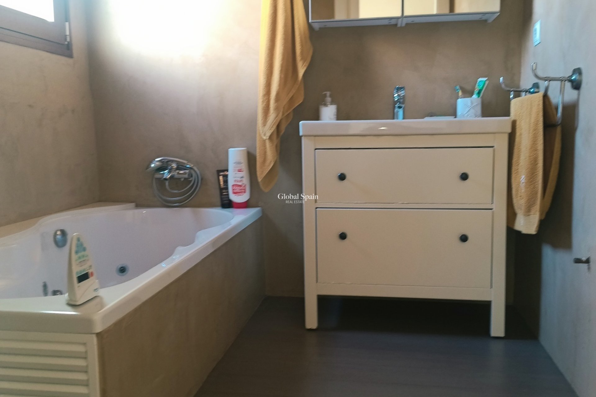 Resale - HOUSE -
ROLDÁN - Inland