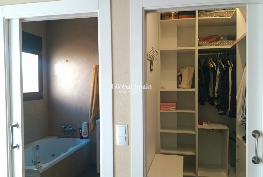 Resale - HOUSE -
ROLDÁN - Inland