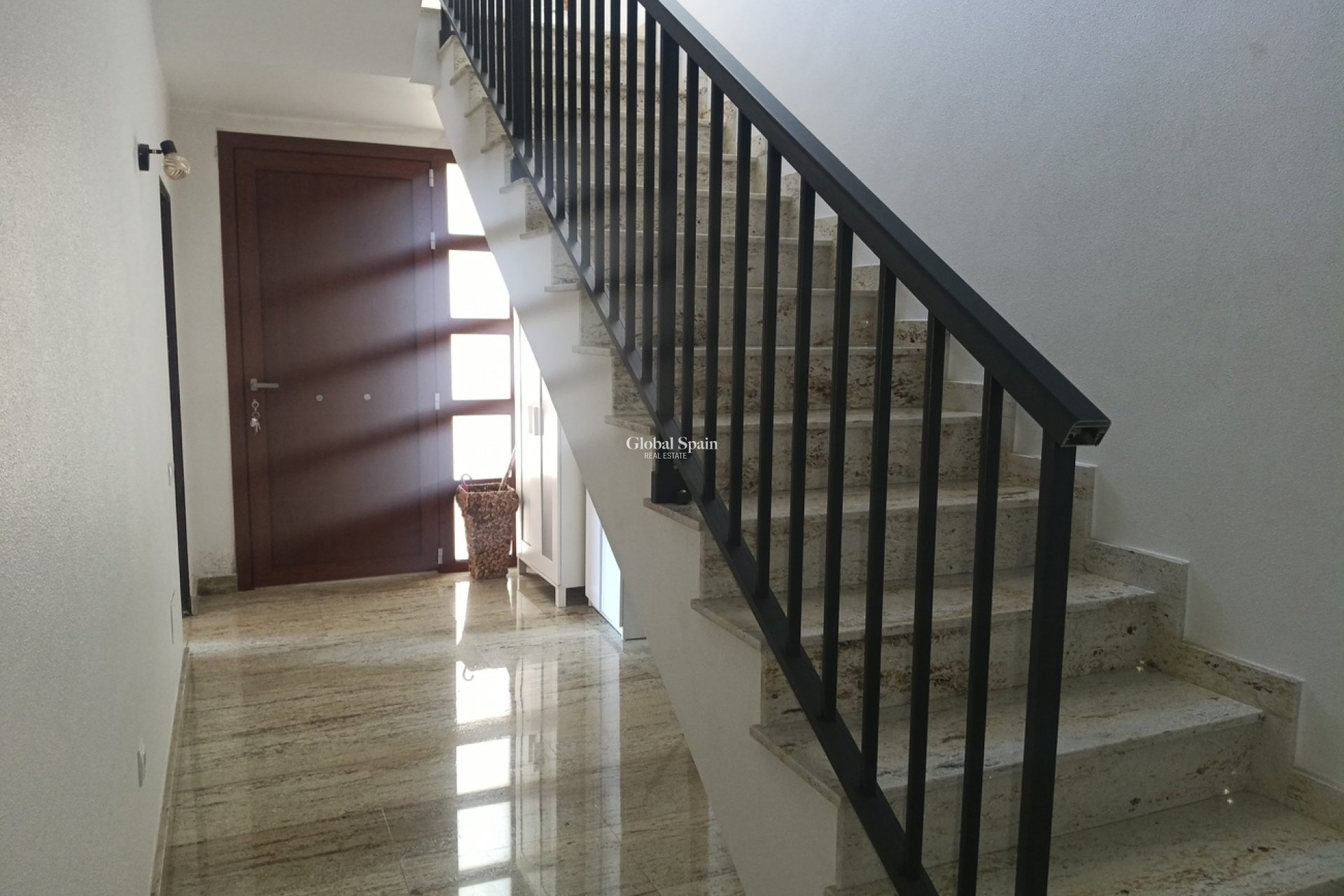 Resale - HOUSE -
ROLDÁN - Inland