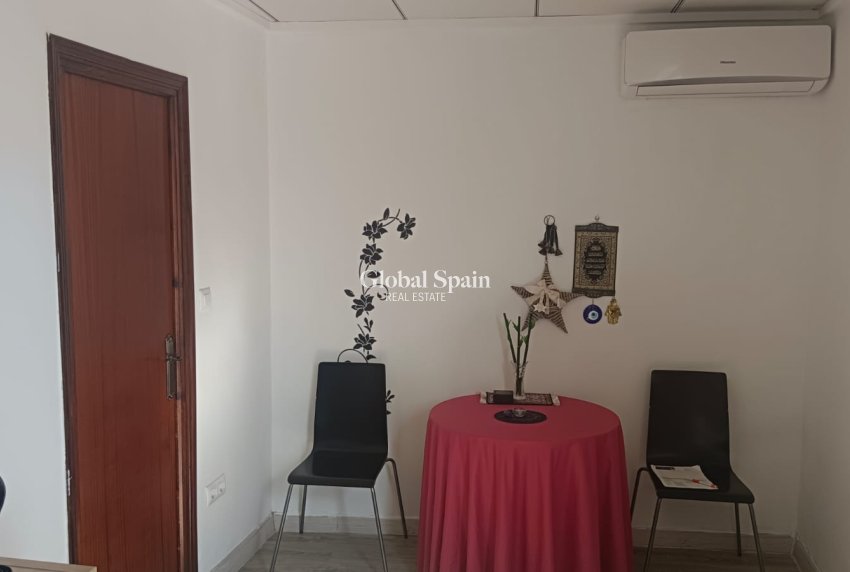 Resale - HOUSE -
SALINAS - Inland