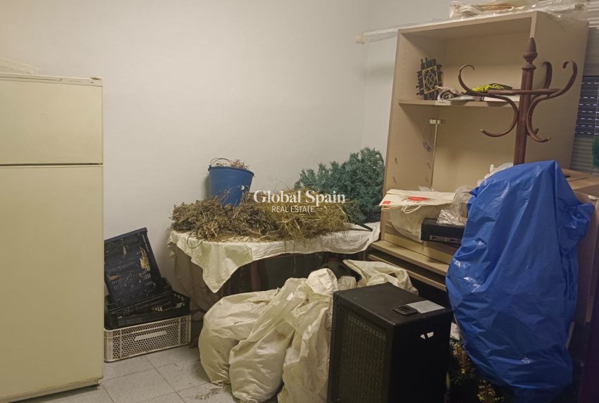 Resale - HOUSE -
SALINAS - Inland