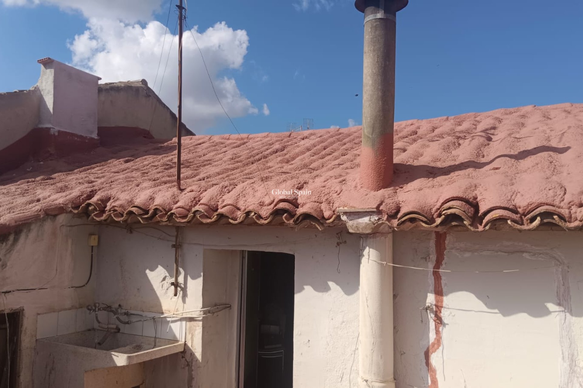 Resale - HOUSE -
SALINAS - Inland