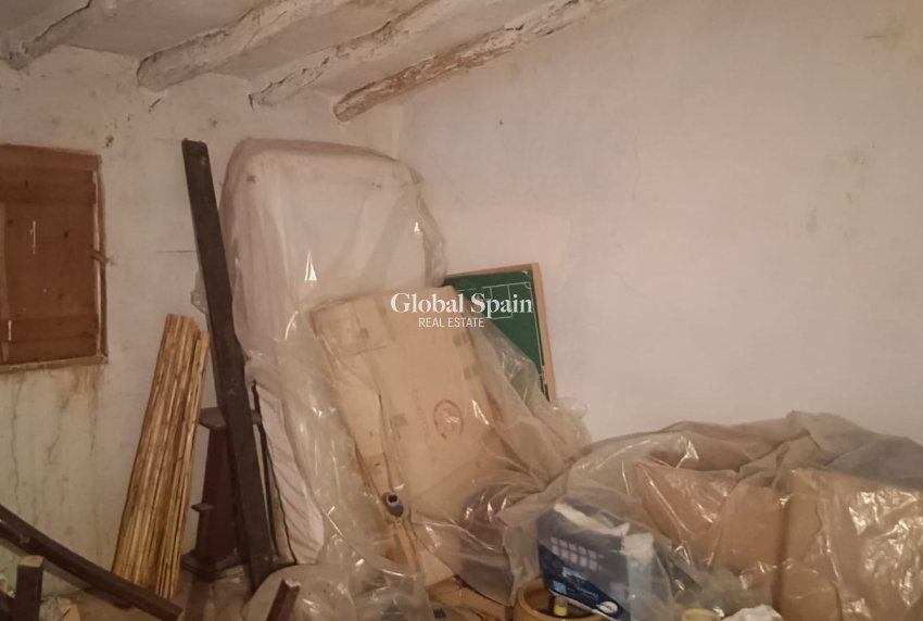 Resale - HOUSE -
SALINAS - Inland